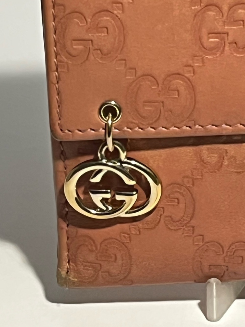 Gucci Compact Bifold Wallet GG Embossed Pink Shima Leather with Gold Charm - Picture 10 of 11